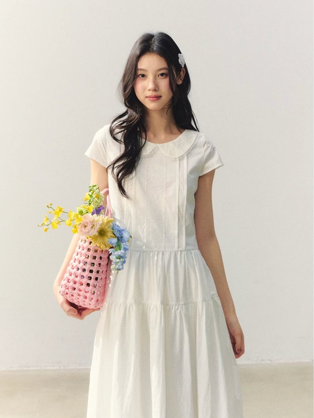 Lace collar dress with waist tie