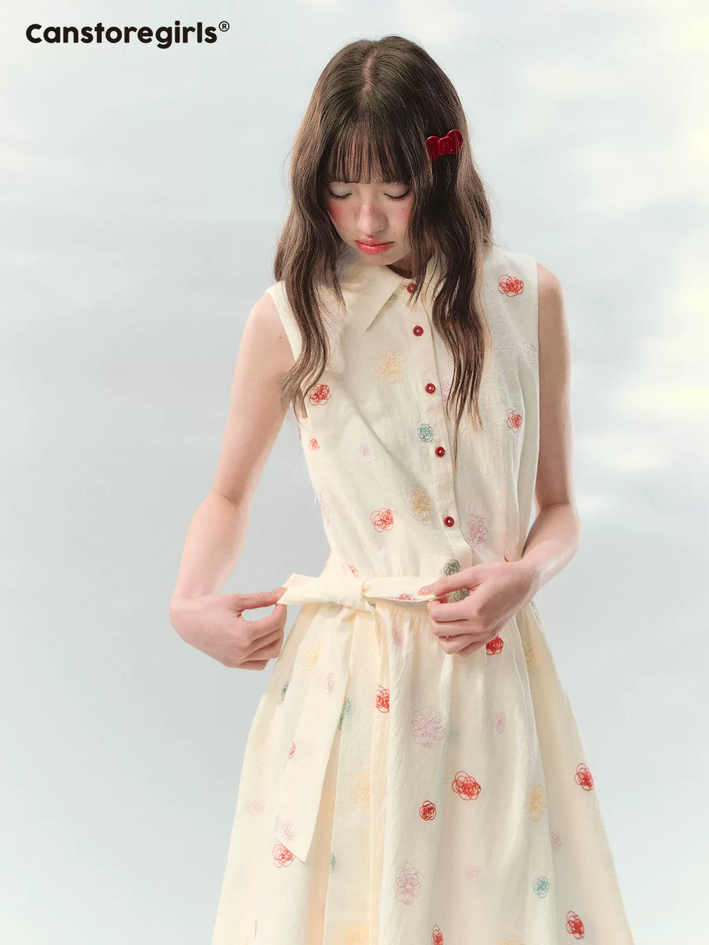 Sleeveless embroidered dress in floral print