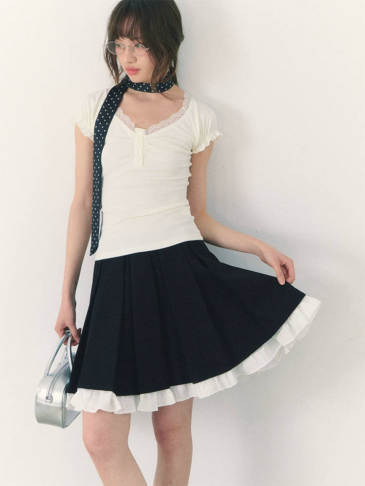 黒のフリルプリーツスカート