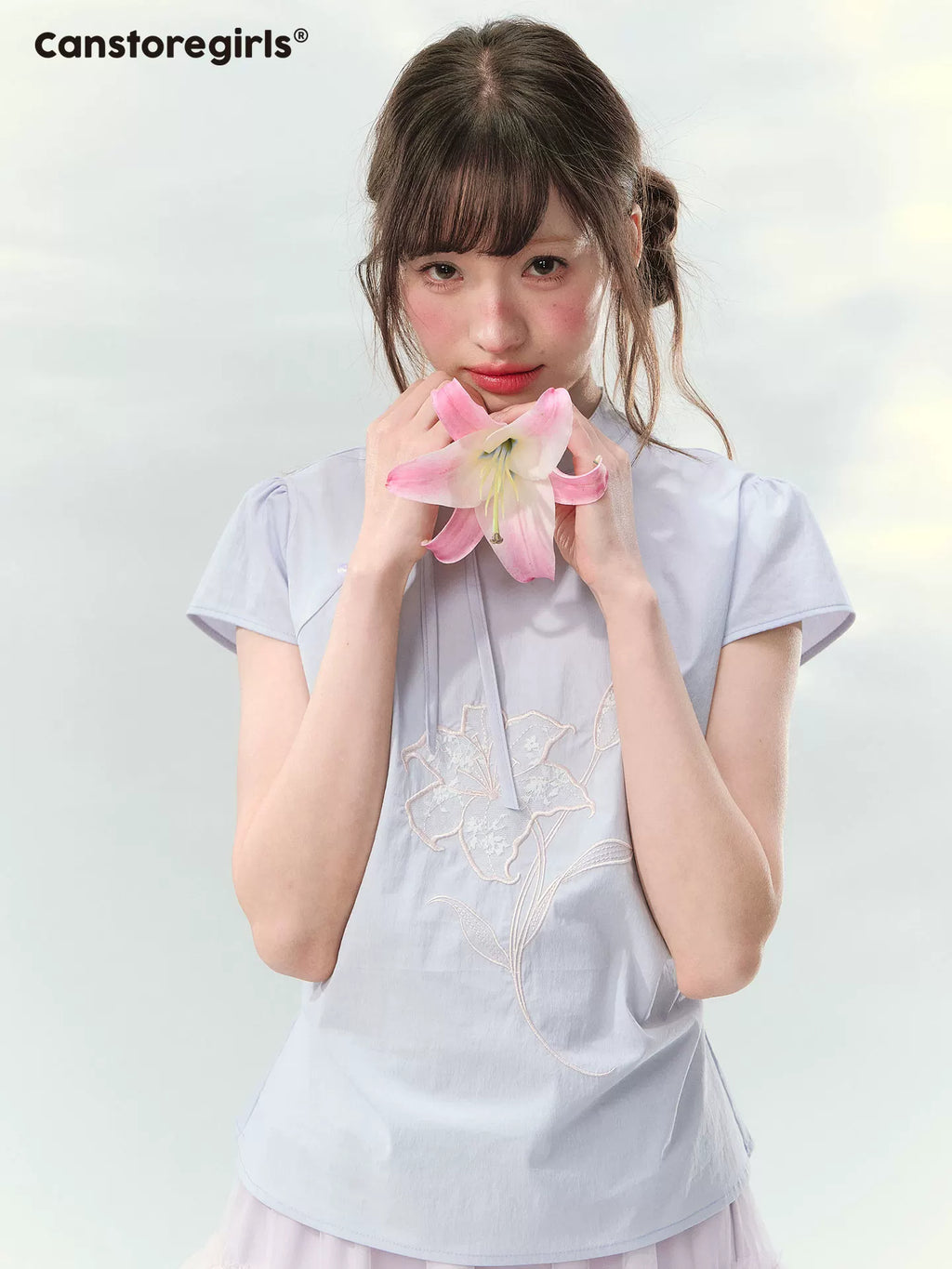 Embroidered short sleeve stand collar top in purple