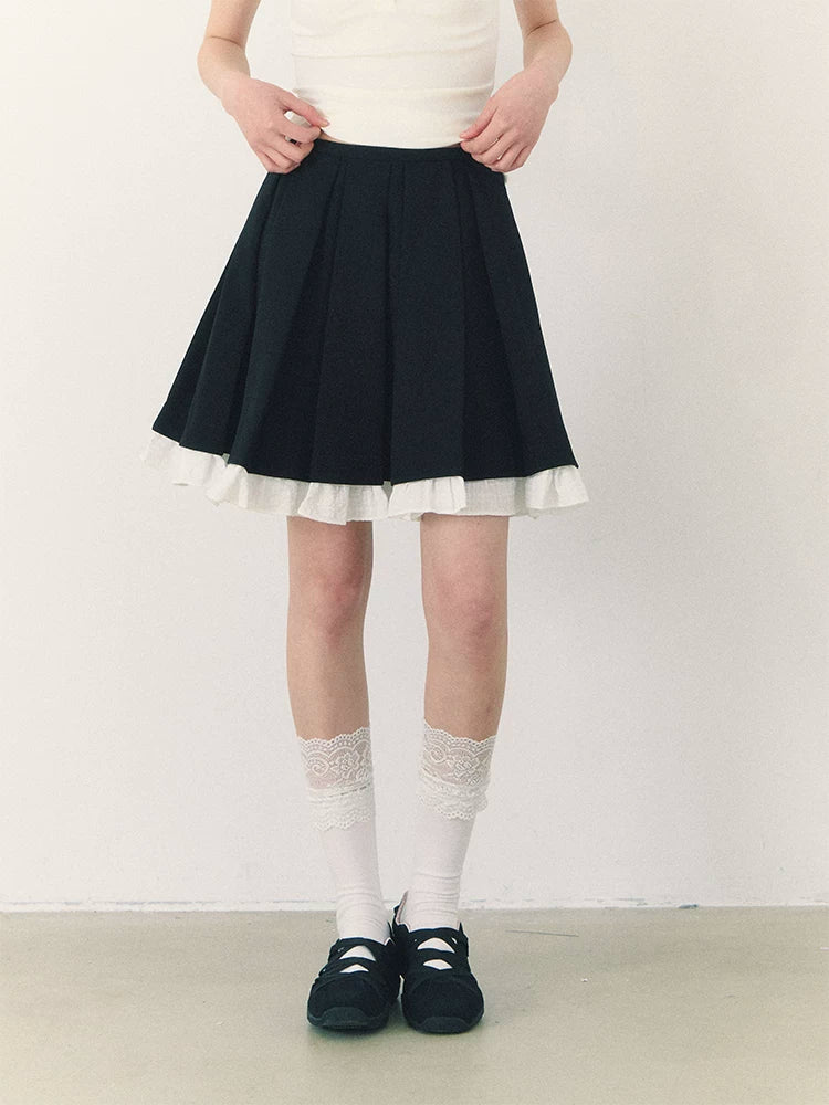 黒のフリルプリーツスカート