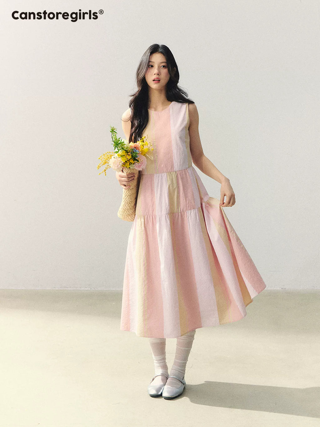 Sleeveless yellow midi summer dress