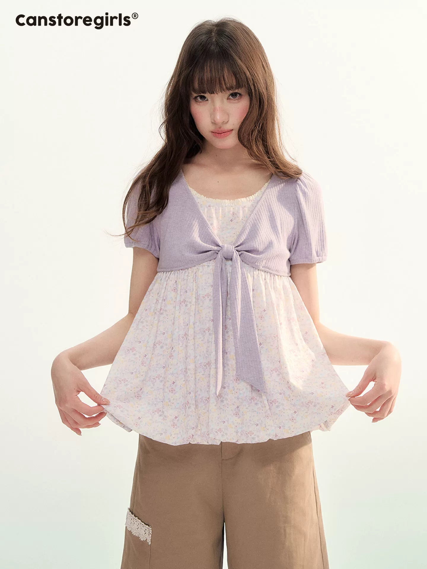 ボウタイ付き花柄パフスリーブトップス