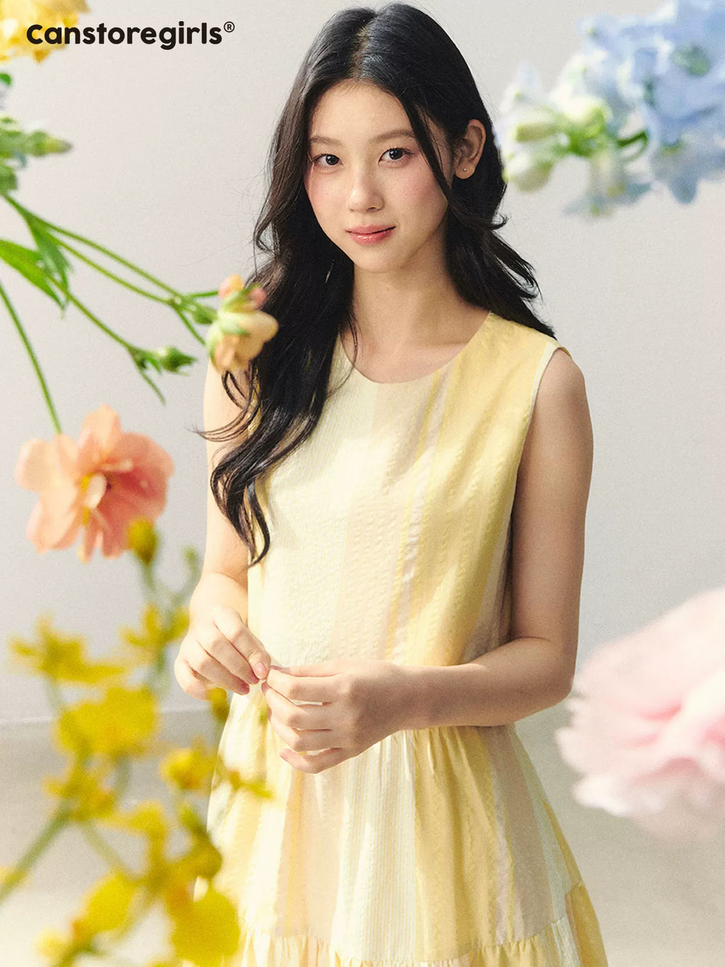 Sleeveless yellow midi summer dress
