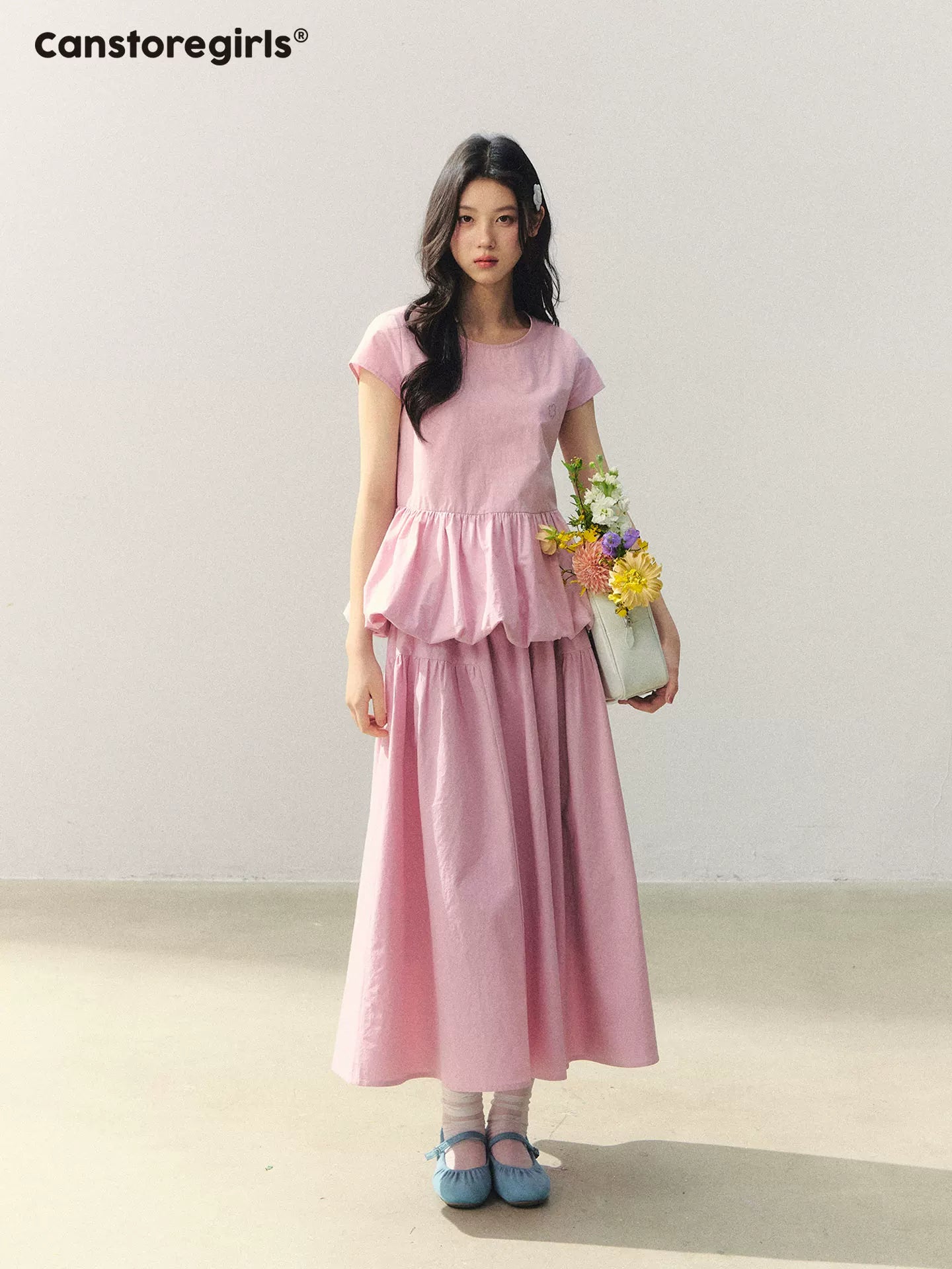 ピンクの花柄タンクトップとスカートのセット